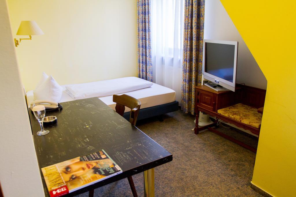 Heidekrug Hotel Oberursel Room photo